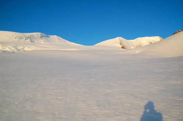 Noch ein weiter Weg bis zum Gipfel. Aber der Tag ist noch jung.