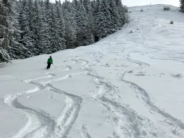Abfahrt auf dünner Unterlage