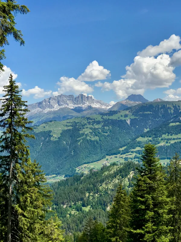 Blick übers Prättigau-Tal zur Sulzfluh