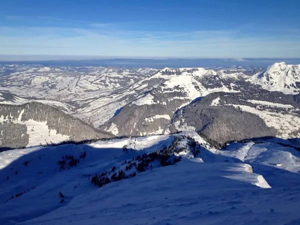 Blick ins verschneite Toggenburg
