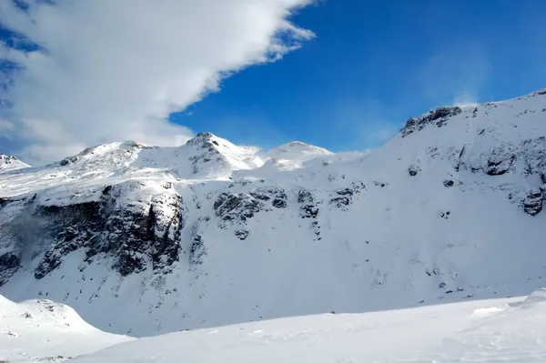 Im Aufstieg zur Leglerhütte. Rechts der Felsen das Couloir, welches wir 2 Tage später befahren werden.