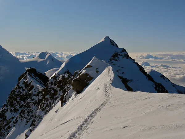 Blick vom Liskamm West- zum Ostgipfel: Die Überschreitung beginnt!
