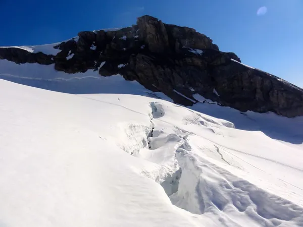 Diese riesige Spalte wird wohl zunehmend schlecht passierbar