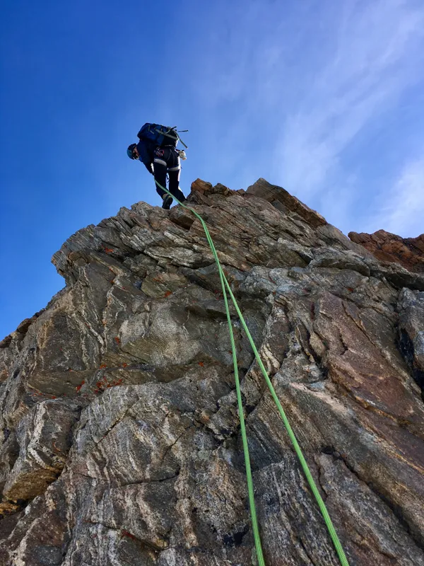 In einer der ca. 20 Abseillängen (Foto: Danny)