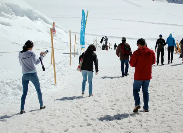 Nicht alle Besucher auf dem Jungfraujoch sind gletschertauglich ausgerüstet