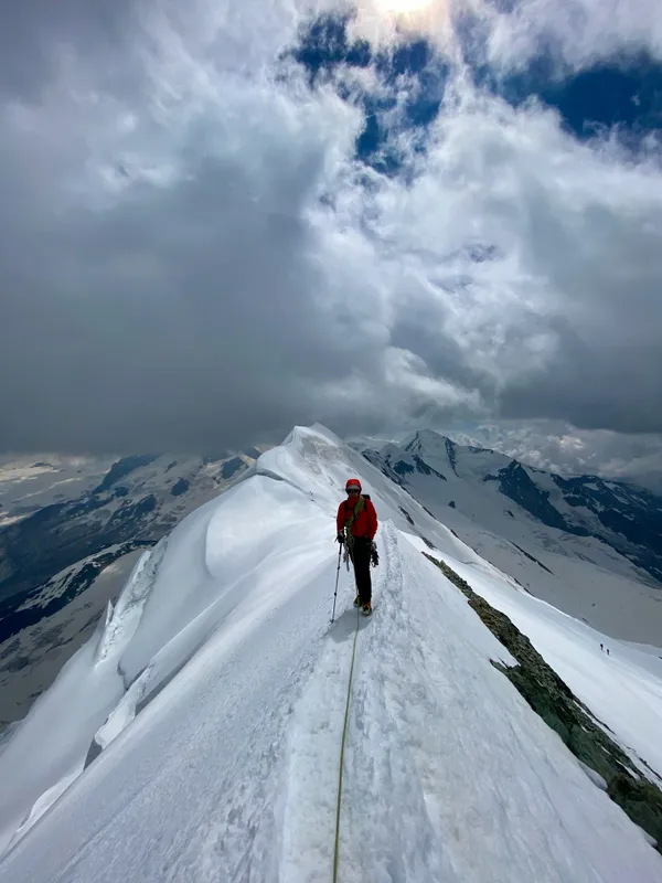 Kurz vor dem Hauptgipfel - der Himmel zieht zu
