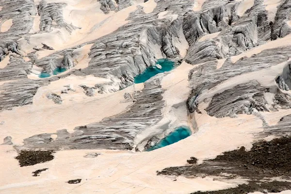 Die Swimmingpools sind gefüllt - der Sommer kann kommen