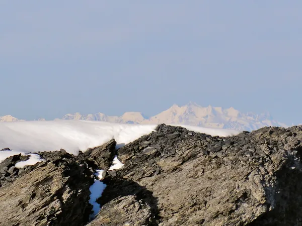 In der Ferne die Walliser 4000er