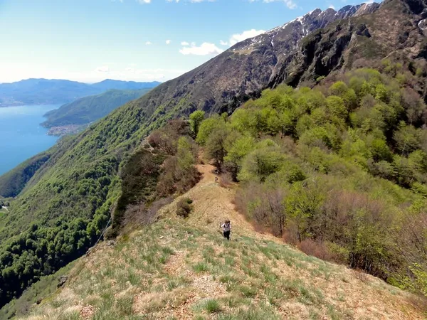 Aufstieg zum Pizzo Leone. Hinten die Cresta dei Lenzuoli