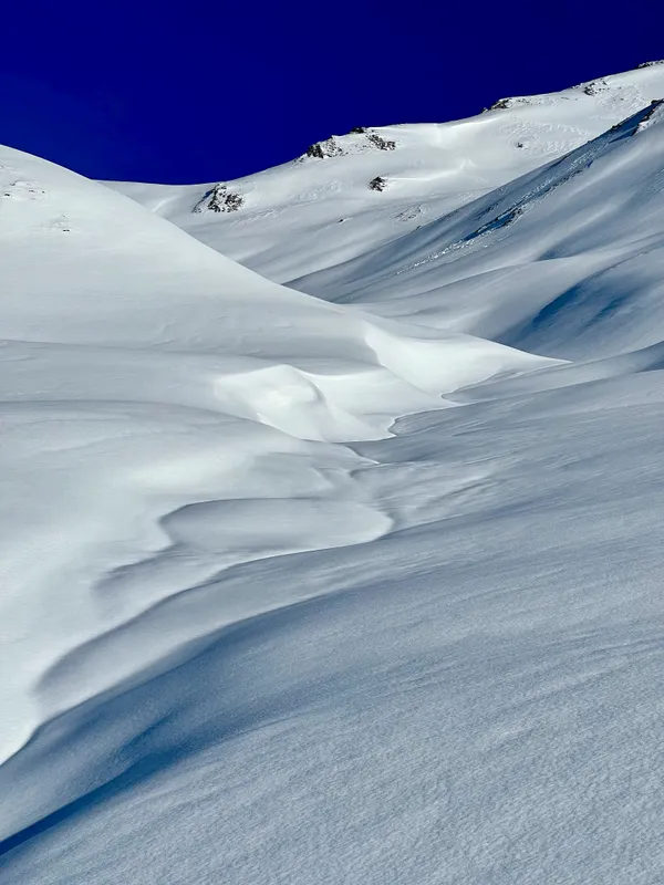 Zugeschneiter Arm des Aua da Stavès