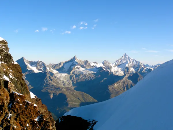 Blick von unterhalb des Pollux in die Mattertaler Bergwelt