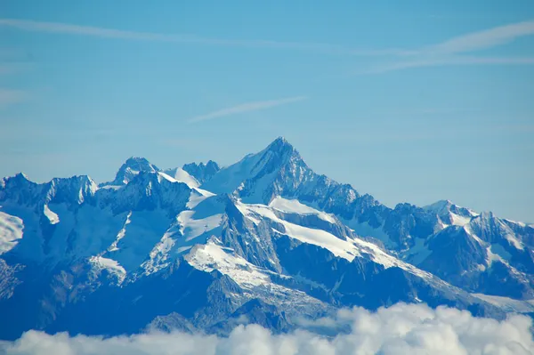 In der Ferne das Finstaraarhorn