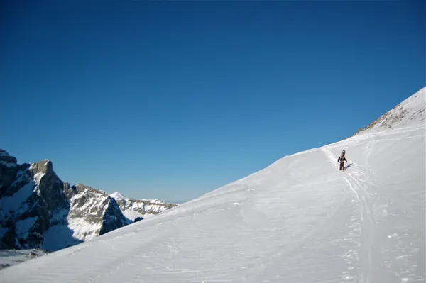 Toni im Abstieg von der Gitschenhörelihütte zum Blüemlisalpfirn