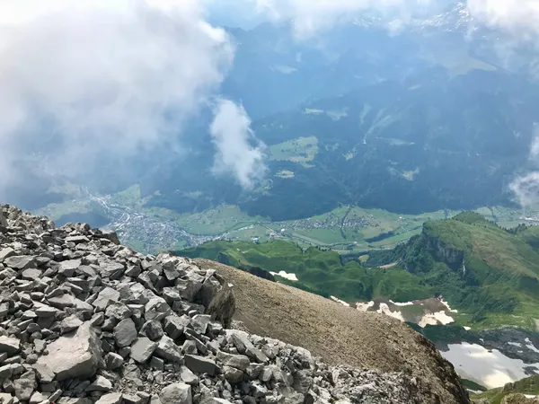 Tiefblicke nach Schwanden