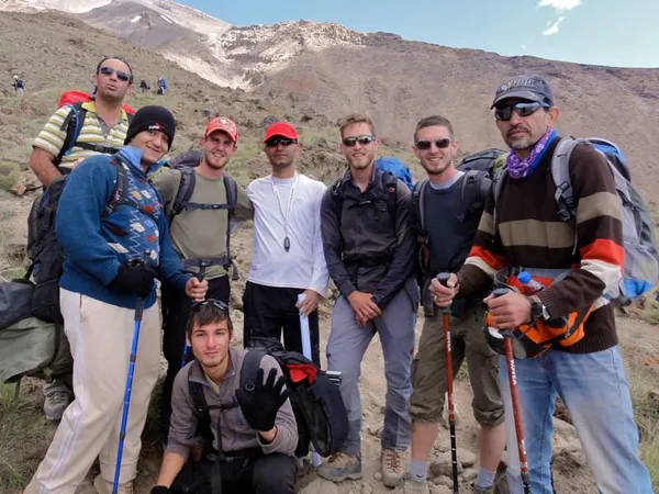 Iranische Bergsteiger wollen mit uns aufs Foto
