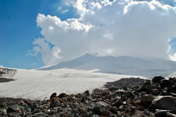 Blick vom Hochlager in Richtung Elbrus (Ostgipfel)