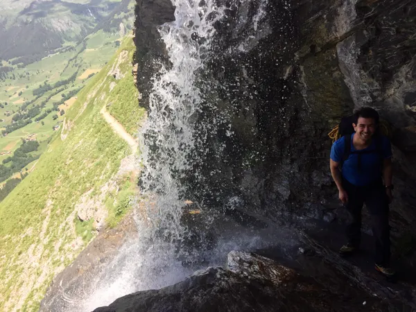 Der obligate Durchschlupf beim Wasserfall