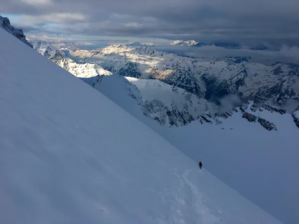 Im unteren Drittel des Couloir du Gardien. Hinten der Mont Blanc