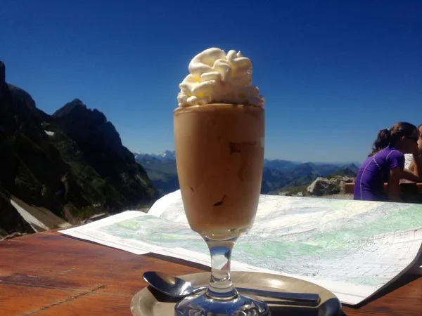 Verdiente Erfrischung auf dem Rotsteinpass