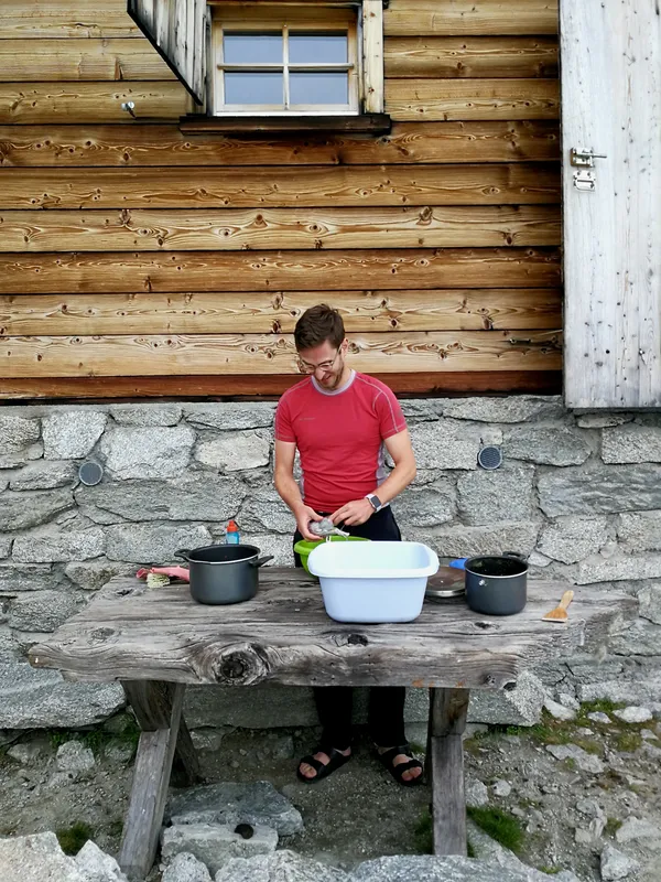 Abwasch nach dem Nachtessen (Foto: Ricky)