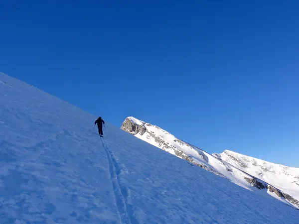 Aus dieser Perspektive ist der Frümsel gleich steil wie der Brisi. In der Tat ist er aber um einiges steiler.