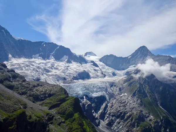 Blick hinüber: Walchergrat, hinten der Mönch, Eiger