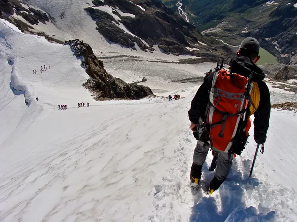 Abstieg vom Ostgipfel zum 'Skidepot'