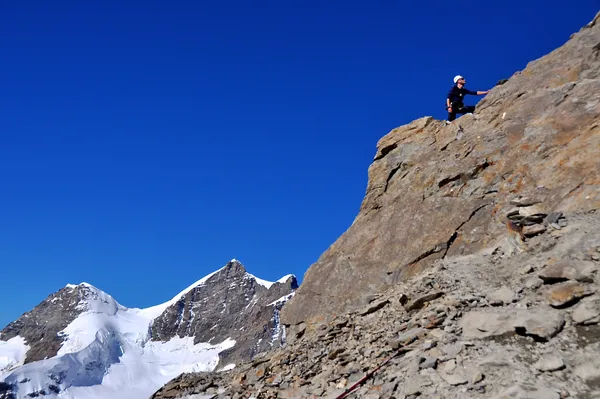 Im Aufstieg zum Mönch. Hinten die Jungfrau
