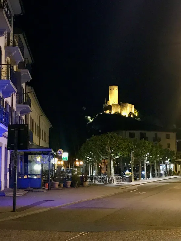 Martigny mit Ruine du Château
