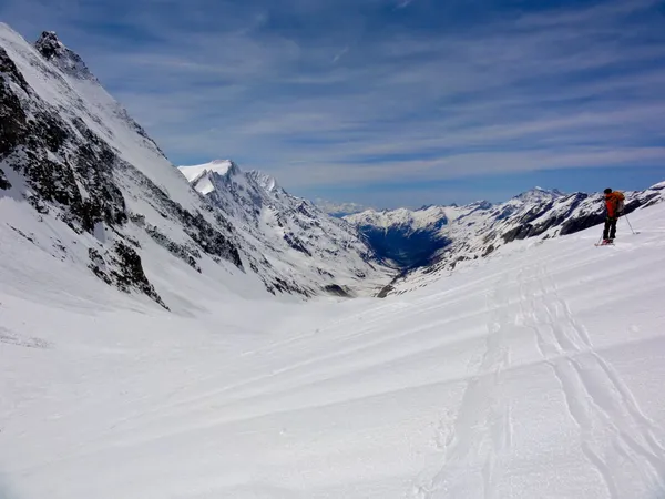 Abfahrt über den langen Langgletscher ins Lötschental