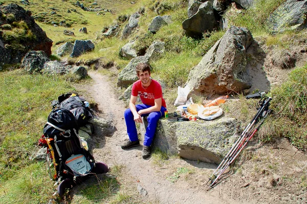 Erste Pause beim Aufstieg in Richtung Airfield