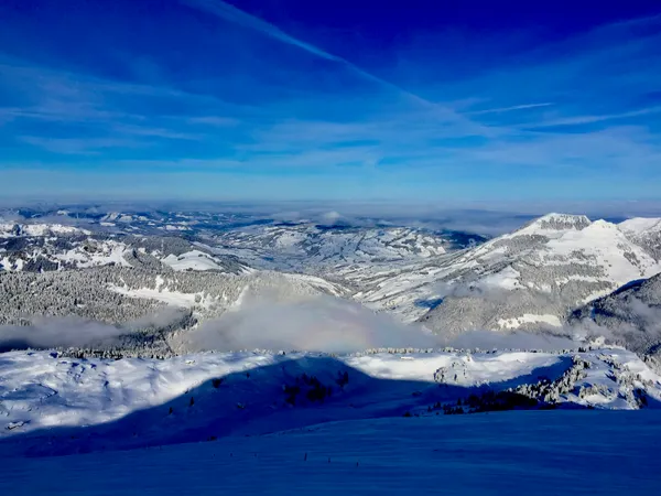 Ausblick ins verschneite Toggenburg