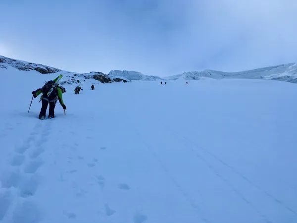 Beginn des Couloir du Gardien. Eigentlich ist es kein Couloir – eher eine Wand