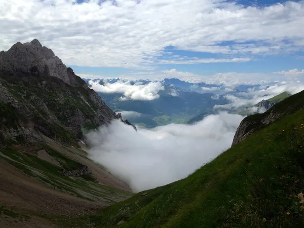 Vom Obertoggenburg drücken die Wolken hoch