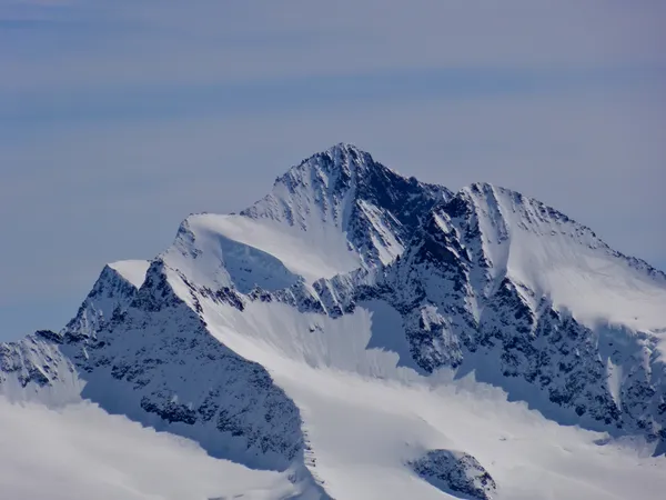 Finsteraarhorn und davor Gross Grünhorn