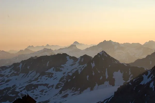 Etwas dunstige Aussicht auf dem Weg zum Piz Kesch