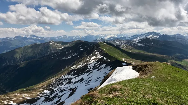 Blick über die Hochwang-Kette in Richtung Fideriser Heuberge