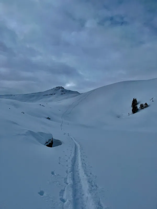 Blick zurück zum Hüenerchopf mit unseren Spuren