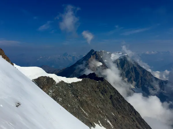 Blick zum Laggin- und Fletschhorn. Hinten das Bietschhorn.