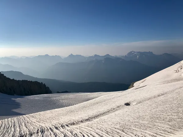 Blick über den Driestgletscher ins Simplongebiet und Binntal
