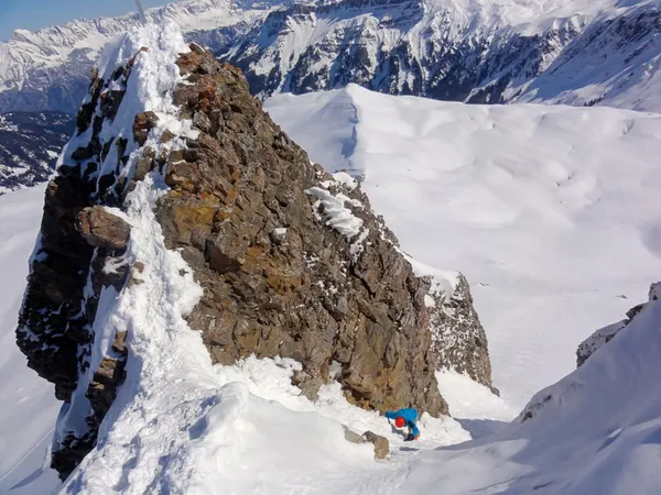 Blick vom Gipfel ins Couloir. Ziemlich steil!