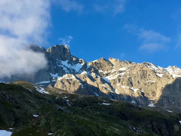 Blick auf das Ziel von Morgen: Wetterhorn und Willsgrätli