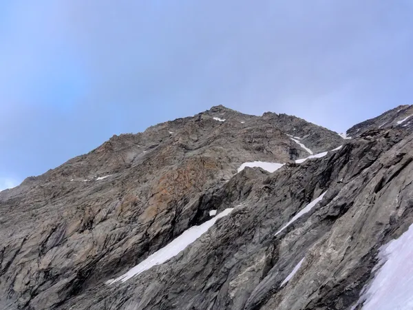 Blick hoch in Richtung Frühstücksplatz