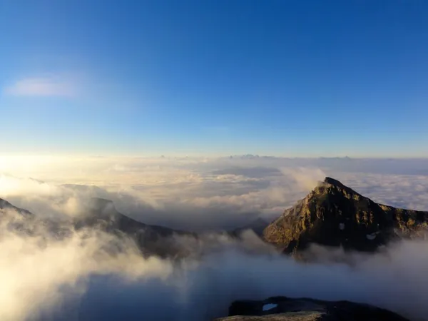 Blick über den Morchopf ins Bündnerland