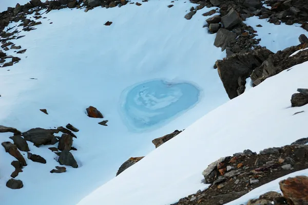 Herzförmiger See am Zwischbergenpass
