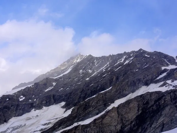 Der Weisshorn-Gipfel in den Wolken