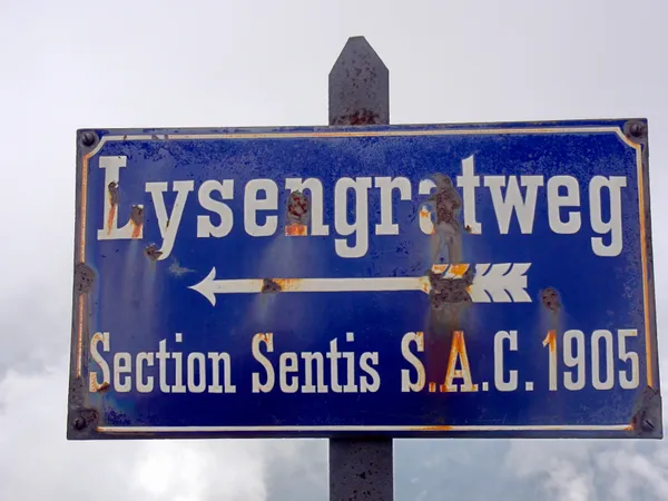 Wegtafel auf dem Lisengrat