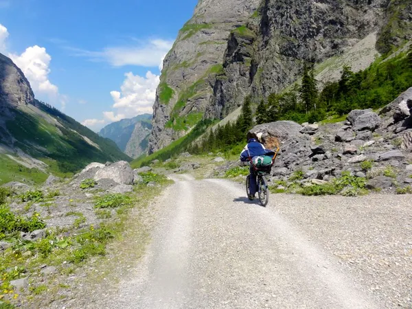 Mit dem Bike geht's von Hinter Sand nach Tierfehd