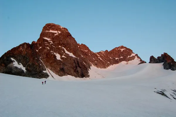 Keschnadel und Piz Kesch - die Gipfelhöhe täuscht