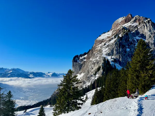 Gross Mythen und Blick nach Ibach